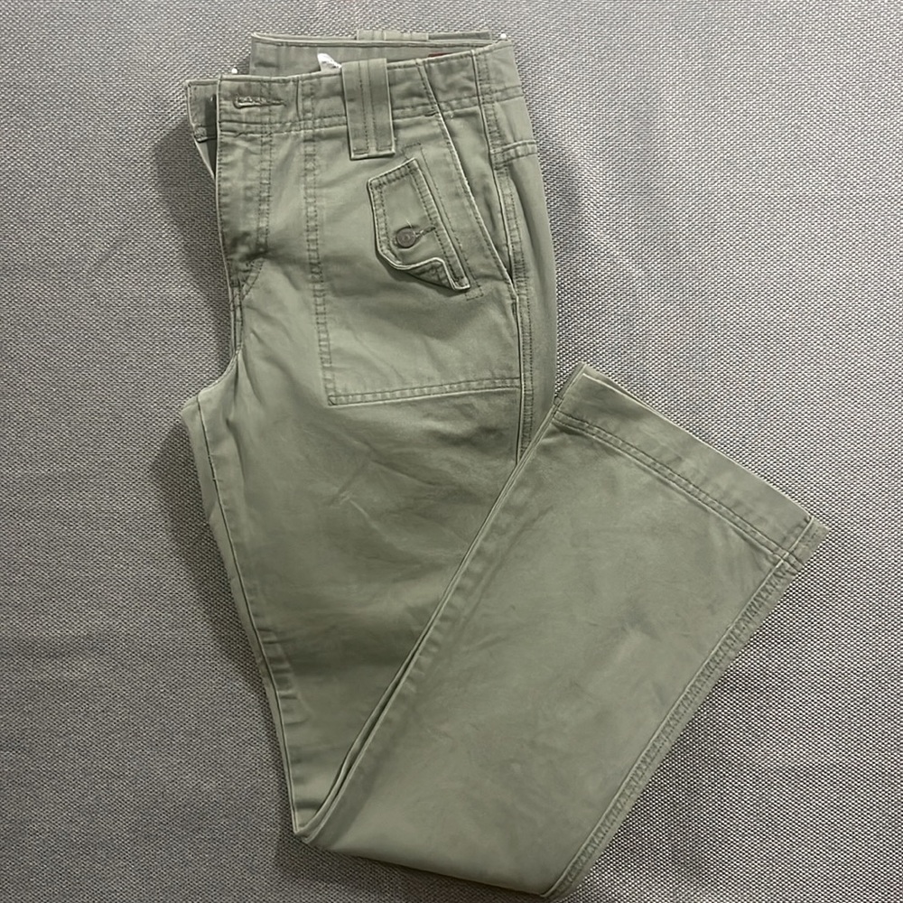 Vintage Levi’s Fatigue Boot Cut women jeans. Army green.